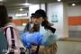 一波元气少女来袭!SNH48机场获粉丝夹道欢迎  清一色少女打扮靓丽秀美腿