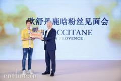 鹿晗自曝3天练就8块腹肌,化身拳击教练甜蜜撩粉