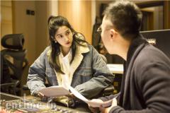 关晓彤公布恋情后首发单曲 网友:因为鹿晗改行了?