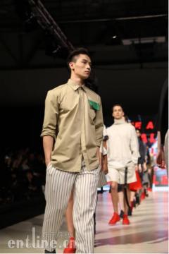 潮流范儿十足模杰传媒艺人李辰乐完美驾驭Alex S Yu时尚元素