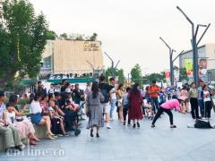 母亲节,周杰伦开了演唱会又来了成都大悦城?