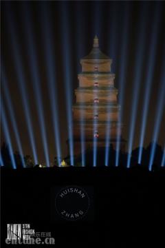 世界知名华人设计师大雁塔前实现完美回归——张卉山2019春夏系列首秀